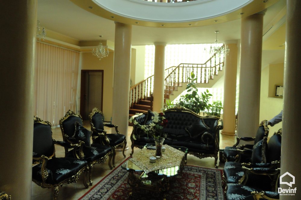 Tirane For Sale Villa Me shume se 4 dhoma Villa located near the U.S. Embassy residential compound Villa