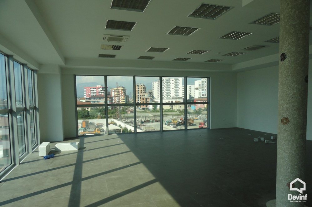Tirane Qera Zyre  Prane Qendres Tregtare Casa Italia Zyre