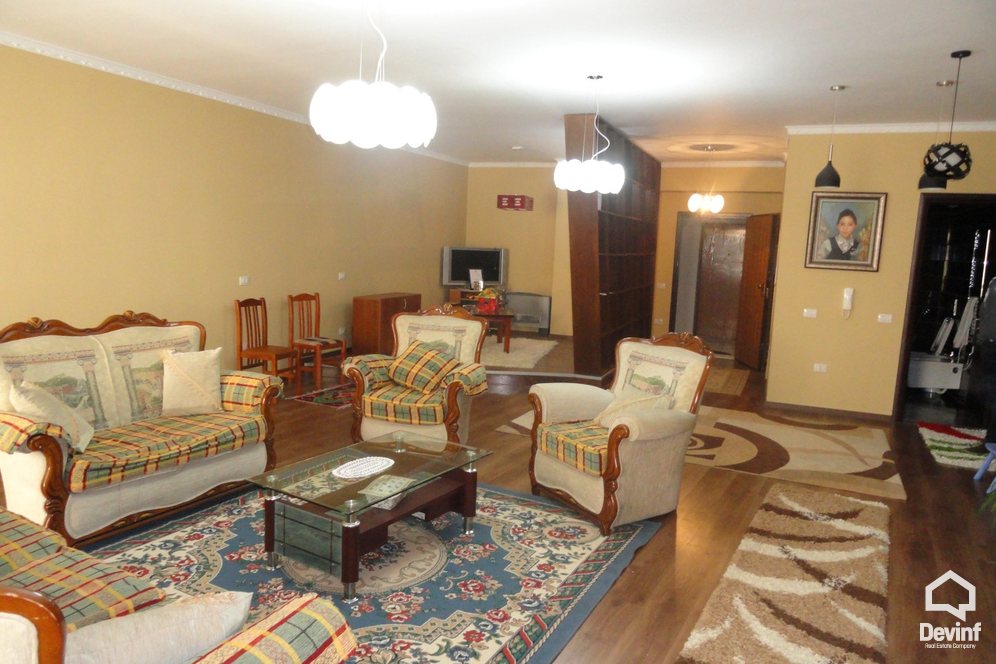 Tirane Shitje Apartament 3+1+A Fillimi i rruges Medar Shtylla, ish rruga Komuna e Parisit apartament