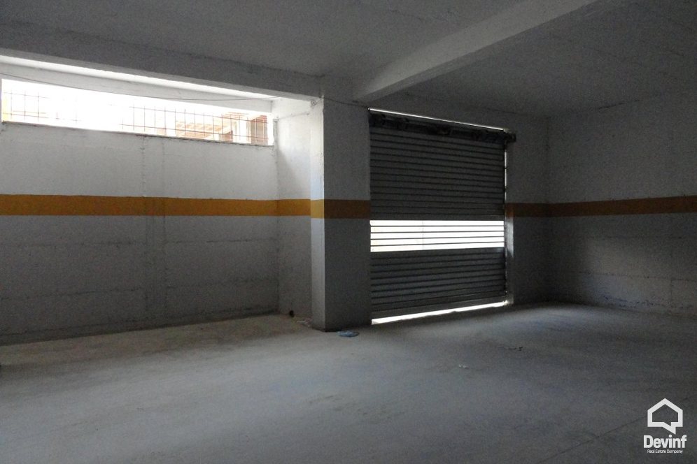 Tirane Shitje Bodrum/Garazh  Pallati ndodhet ne Unazen e re  gjysem bodrum