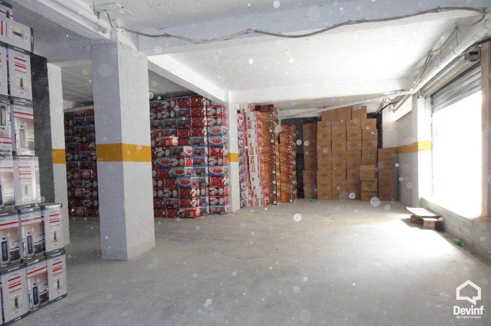 Tirane Shitje Bodrum/Garazh  Pallati ndodhet ne Unazen e re  gjysem bodrum