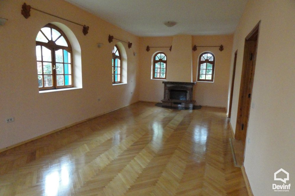Tirane For Rent Villa Me shume se 4 dhoma Residential house located close to Student City Villa