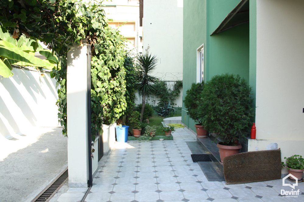 Tirane Qera Vile  Vile ne zonen rezidenciale te vilave prane Klubit Dinamo zyre qender biznesi