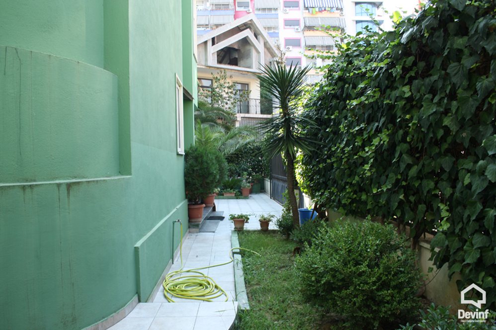 Tirane Qera Vile  Vile ne zonen rezidenciale te vilave prane Klubit Dinamo zyre qender biznesi