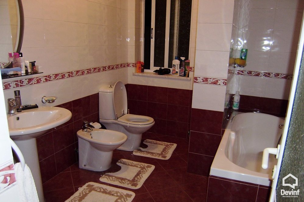 Tirane Qera Vile  Vile ne zonen rezidenciale te vilave prane Klubit Dinamo zyre qender biznesi