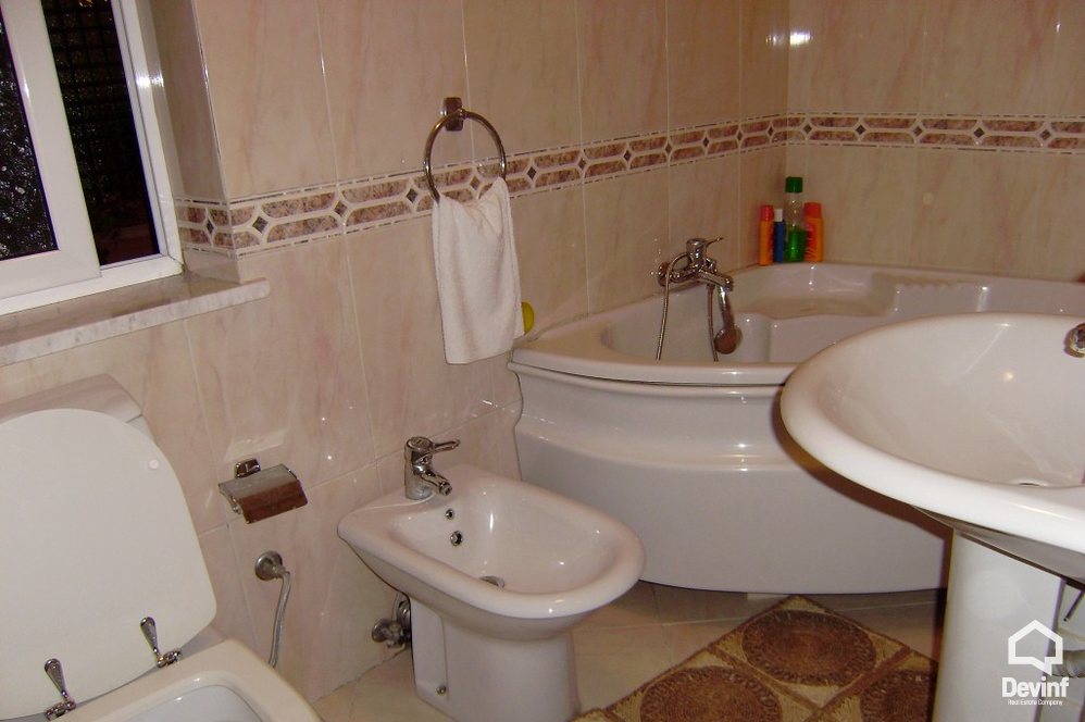Tirane Qera Vile  Vile ne zonen rezidenciale te vilave prane Klubit Dinamo zyre qender biznesi