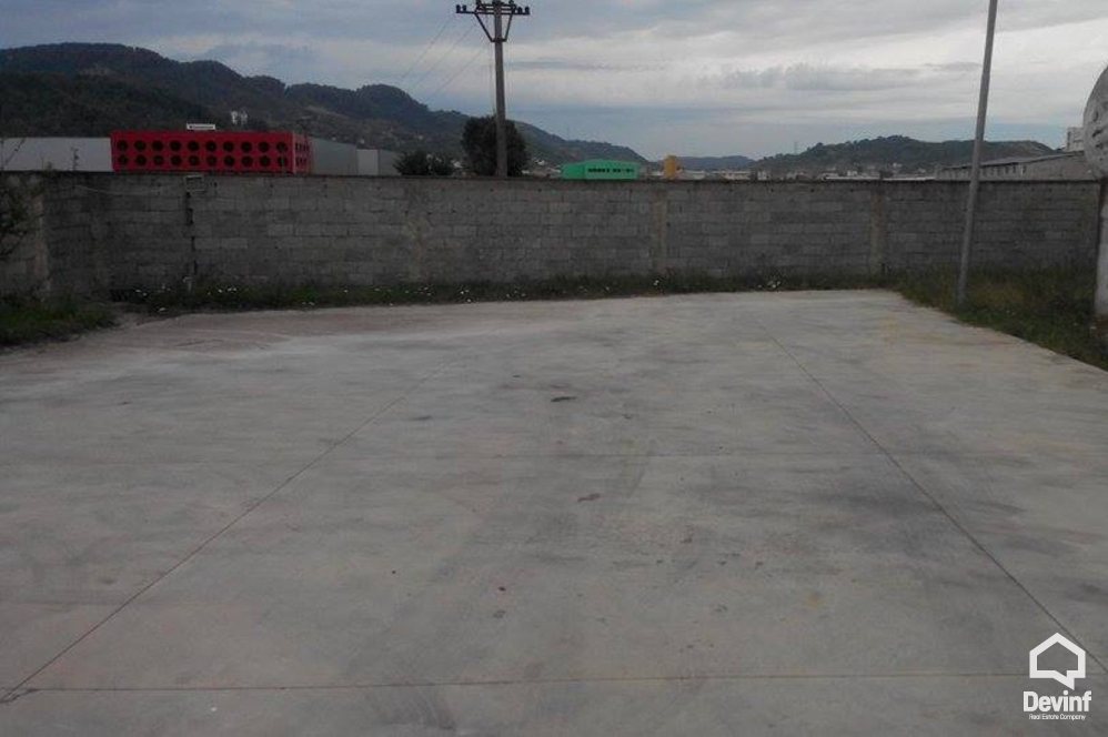Tirane For Rent Warehouse  In Kombinat area 