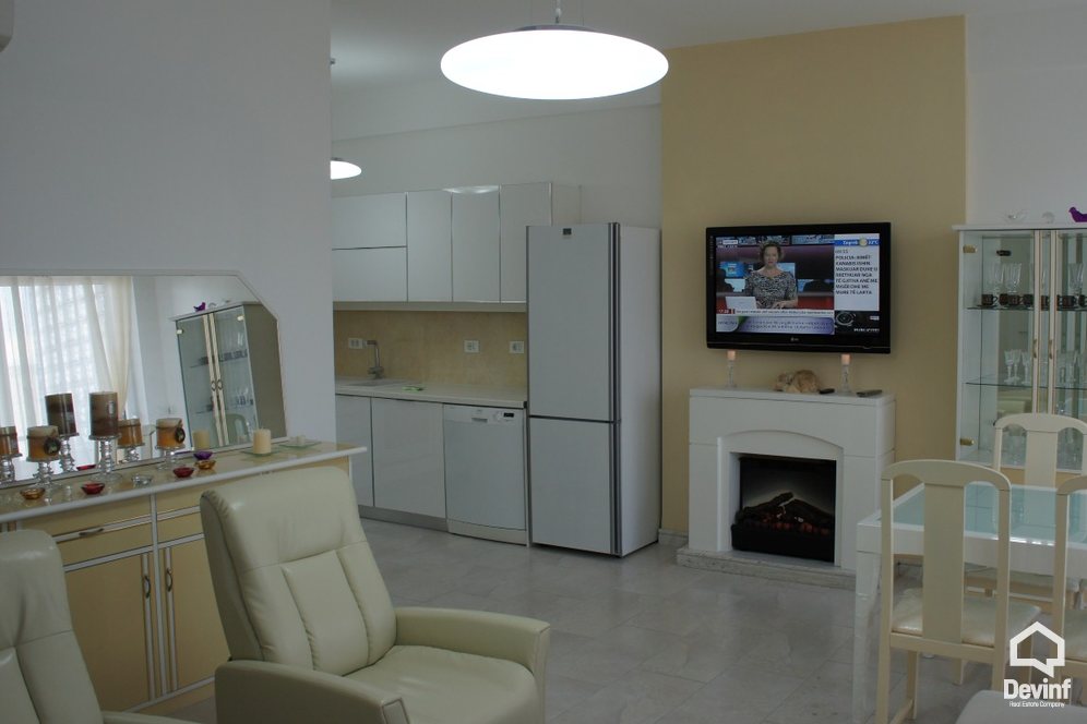 Tirane Qera Apartament 1+1 Apartamenti ndodhet ne nje pallat te ri prane bllokut te Ambasadave apartament