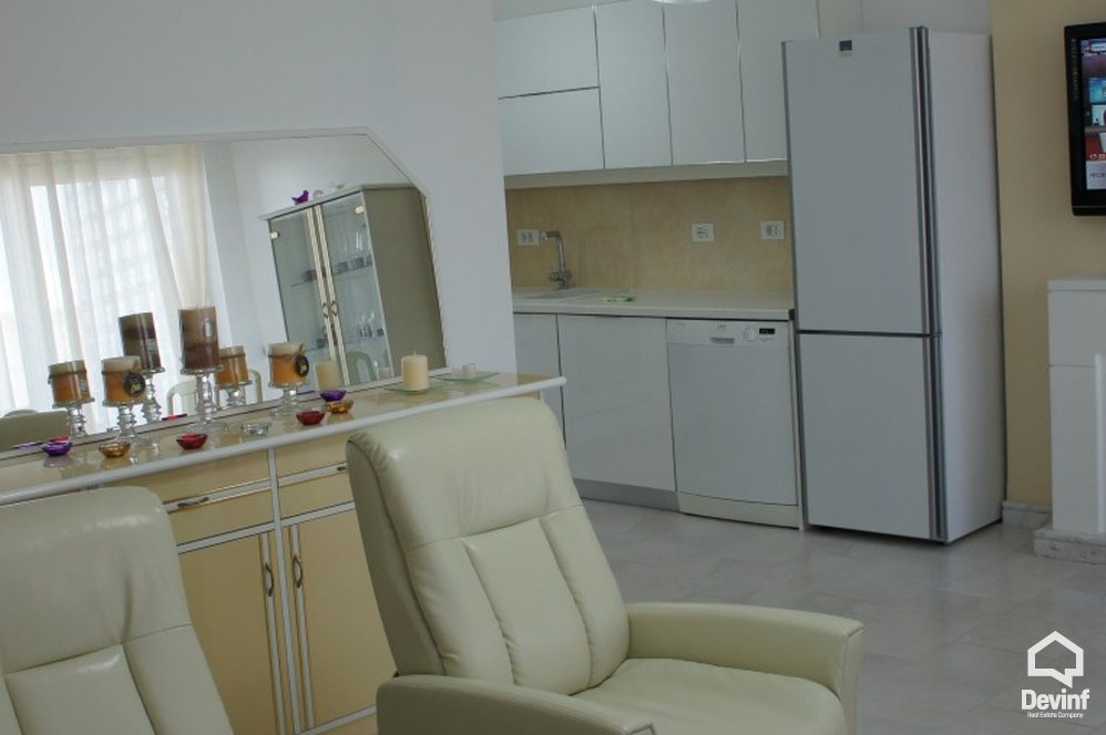 Tirane Qera Apartament 1+1 Apartamenti ndodhet ne nje pallat te ri prane bllokut te Ambasadave apartament