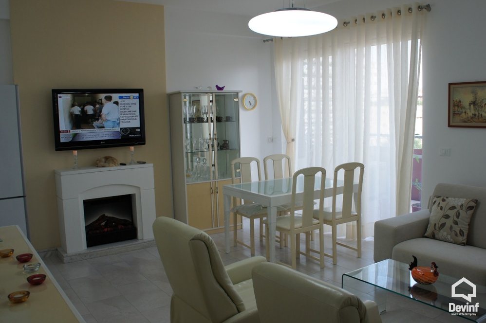 Tirane Qera Apartament 1+1 Apartamenti ndodhet ne nje pallat te ri prane bllokut te Ambasadave apartament