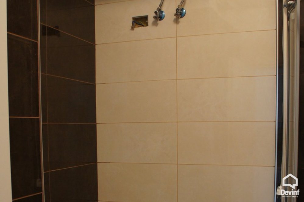 Tirane Qera Apartament 1+1 Apartamenti ndodhet ne nje pallat te ri prane bllokut te Ambasadave apartament
