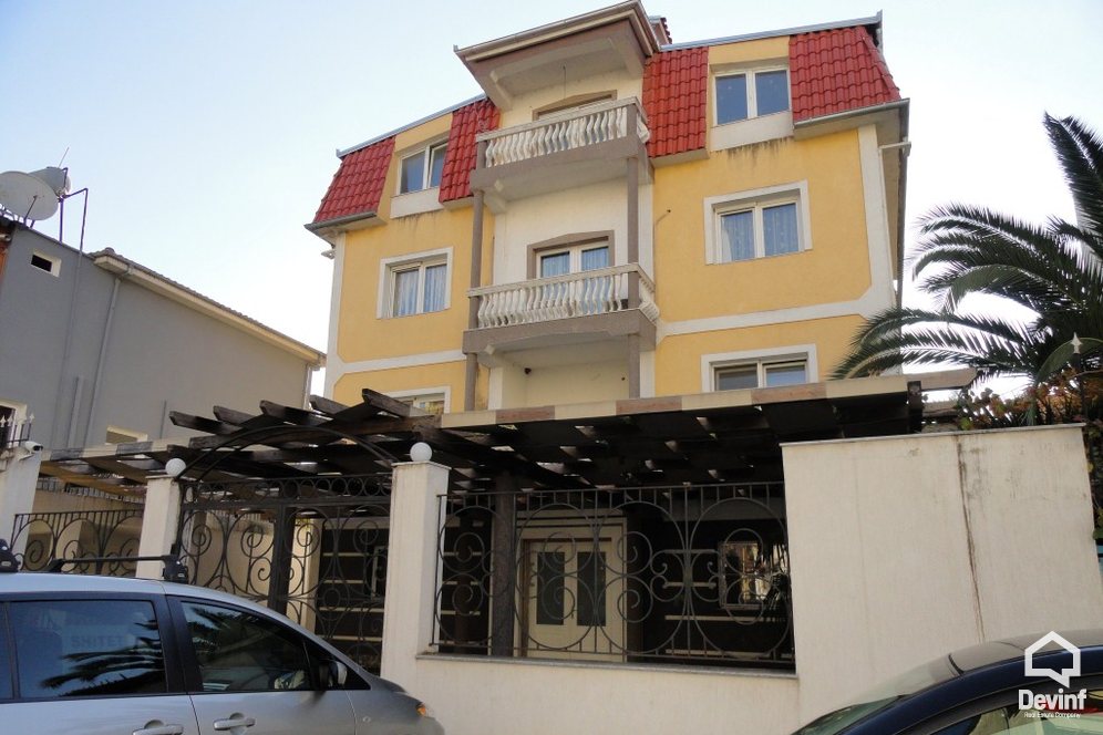 Tirane Shitje Vile Me shume se 4 dhoma Vila ndodhet prane shkolles Vasil Shanto,  ne Bulevardin Bajram Curri  apartament