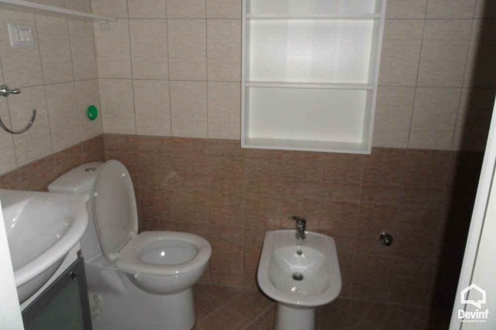Tirane Shitje Zyre  Zyra ndodhet ne Bulevardin Gjergj Fishta prane Drejtorise se Policise, Tirane. Zyre