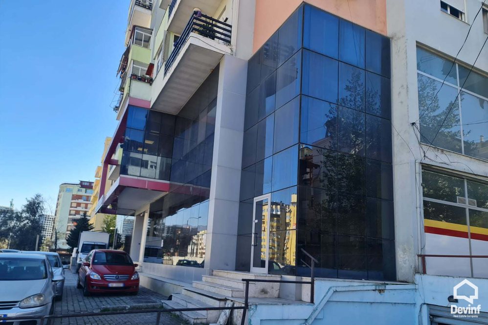 Tirane Shitje Dyqan  Dyqan ne Rr. Komuna e Parisit, prane Kristal Center zyre dyqan