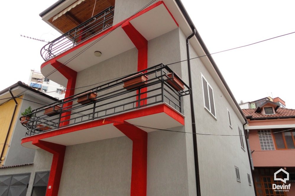 Tirane For Rent Houses Me shume se 4 dhoma House located in Str. Petro Nini Luarasi  