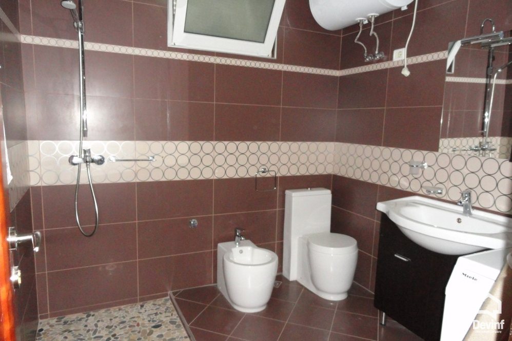 Tirane For Rent Houses Me shume se 4 dhoma House located in Str. Petro Nini Luarasi  