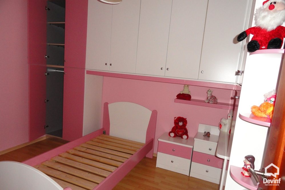 Tirane For Rent Houses Me shume se 4 dhoma House located in Str. Petro Nini Luarasi  