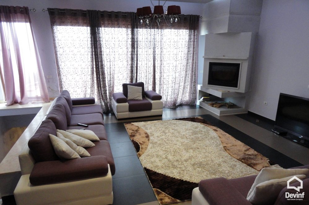 Tirane For Sale Villa 4+1+G Near the Botanical Garden 