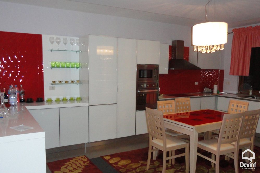 Tirane For Sale Villa 4+1+G Near the Botanical Garden 