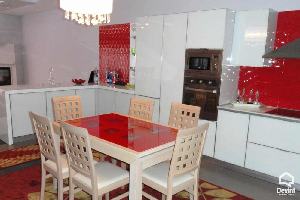 Tirane For Sale Villa 4+1+G Near the Botanical Garden 