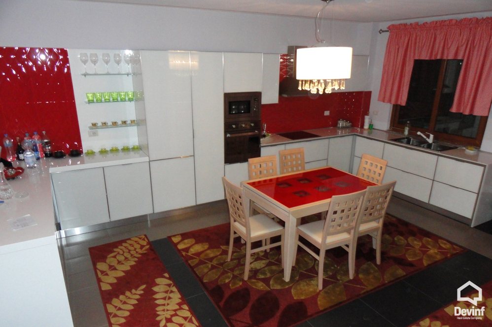 Tirane For Sale Villa 4+1+G Near the Botanical Garden 