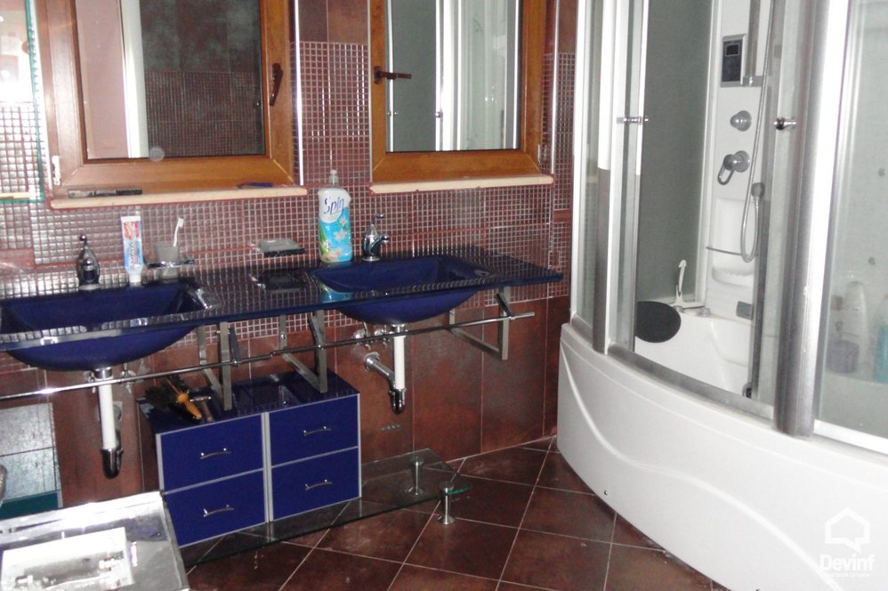 Tirane For Sale Villa 4+1+G Near the Botanical Garden 