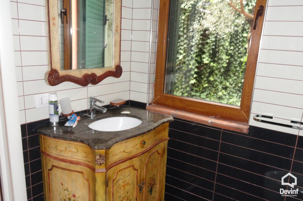Tirane For Sale Villa 4+1+G Near the Botanical Garden 