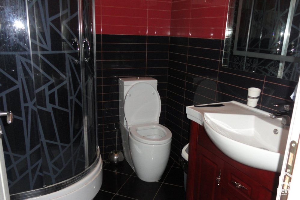 Tirane For Sale Villa 4+1+G Near the Botanical Garden 