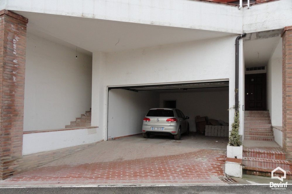 Tirane For Sale Villa 4+1+G Near the Botanical Garden 