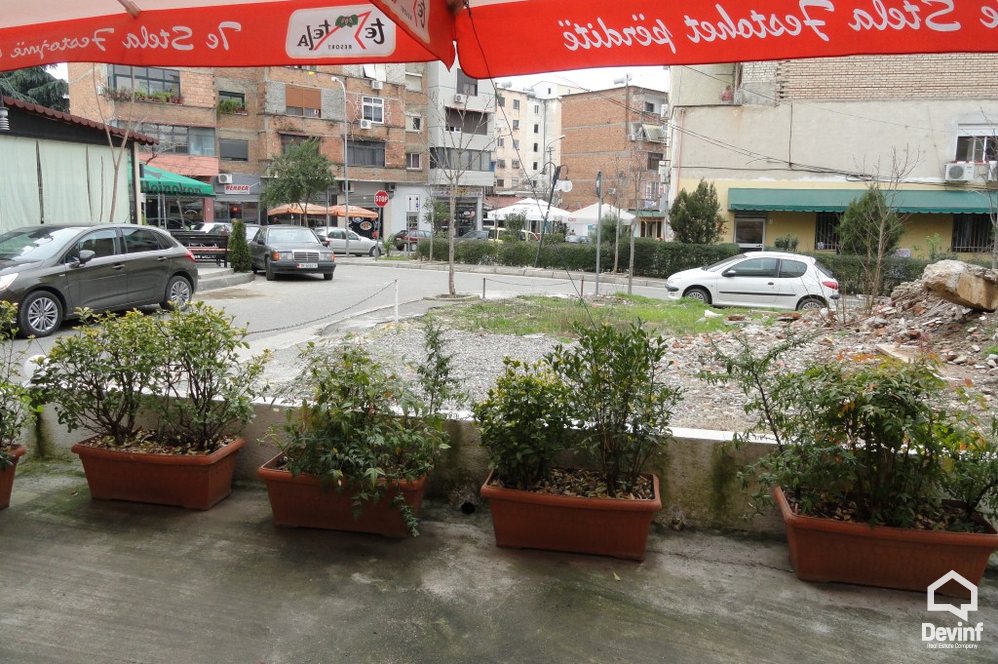 Tirane Shitje Dyqan  Rruga Mine Peza toke per ndertim