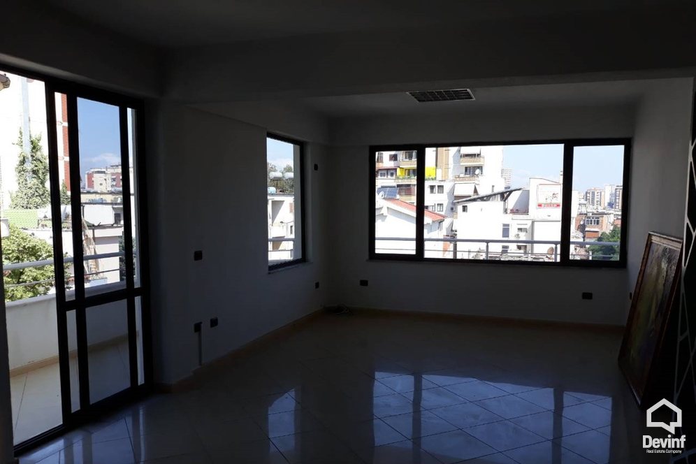 Tirane Qera Zyre  Objekti ndodhet prane Qytetit Studenti Zyre