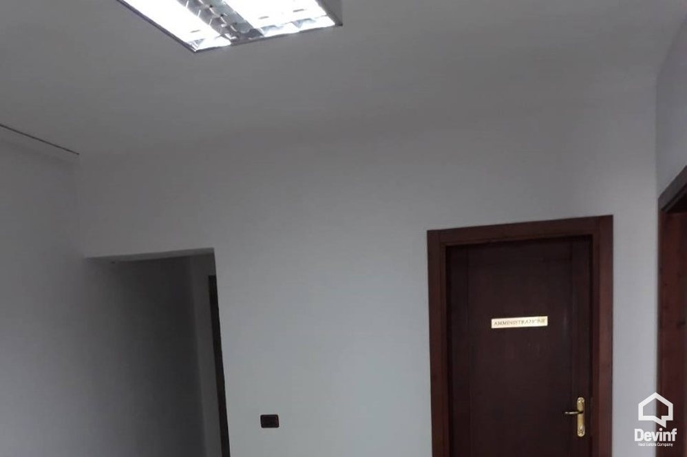 Tirane Qera Zyre  Objekti ndodhet prane Qytetit Studenti Zyre
