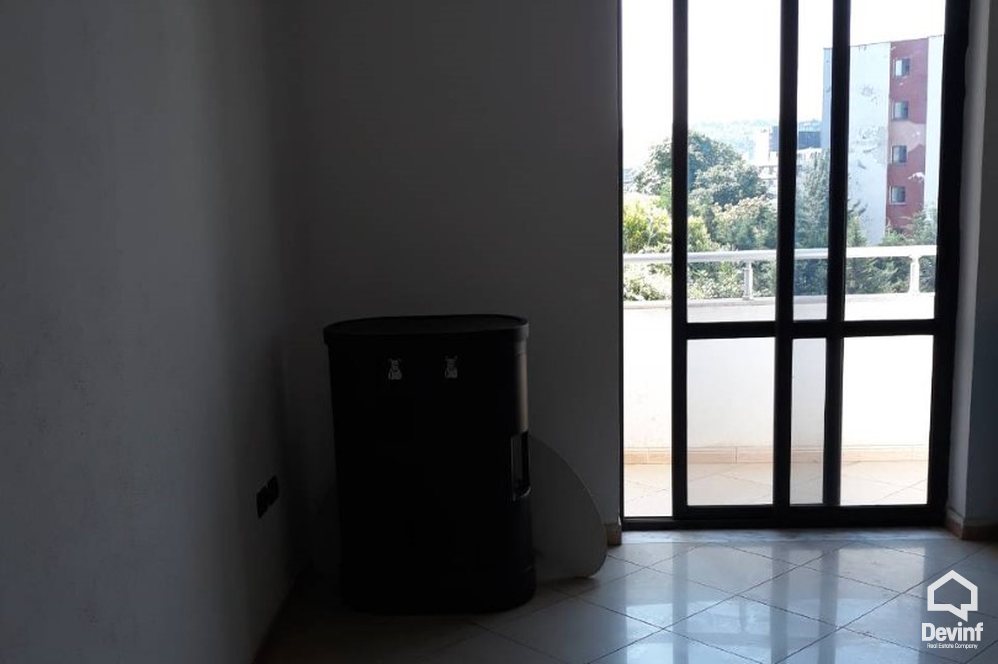 Tirane Qera Zyre  Objekti ndodhet prane Qytetit Studenti Zyre