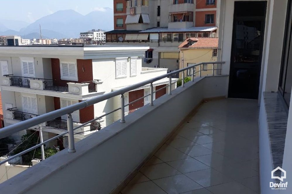 Tirane Qera Zyre  Objekti ndodhet prane Qytetit Studenti Zyre