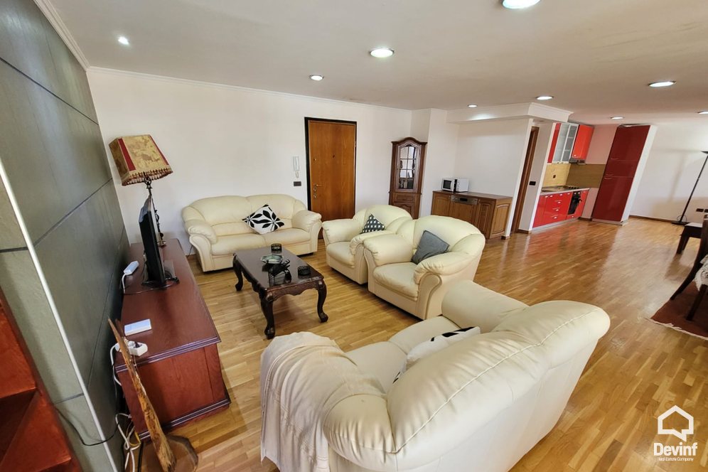 Me Qera Apartament 3+1+A Apartament dubleks ne Rr. Elbasanit Tirane