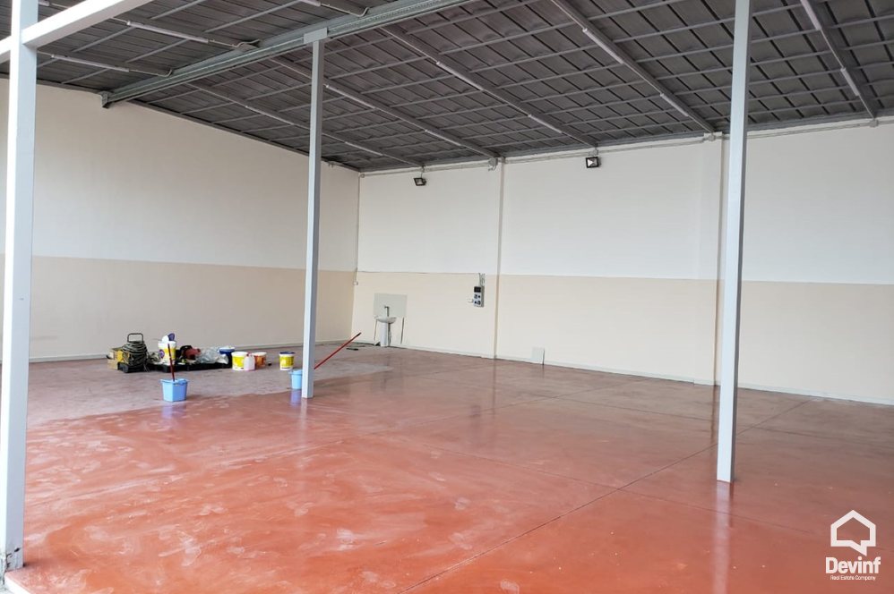  Qera Magazine  Magazina ndodhet ne zonen industriale te autostrades Tirane-Vore magazine