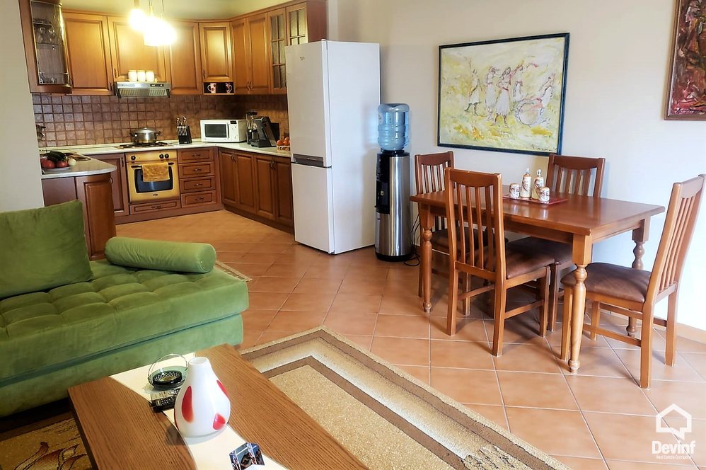Tirane Qera Apartament 1+1+A Apartamenti ndodhet ne zonen e Bllokut apartament
