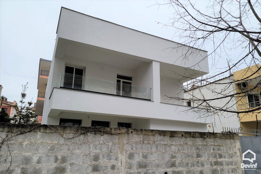 Tirane For Sale Villa Me shume se 4 dhoma House in a residential neighborhood of villas in Selite, Tirana Villa