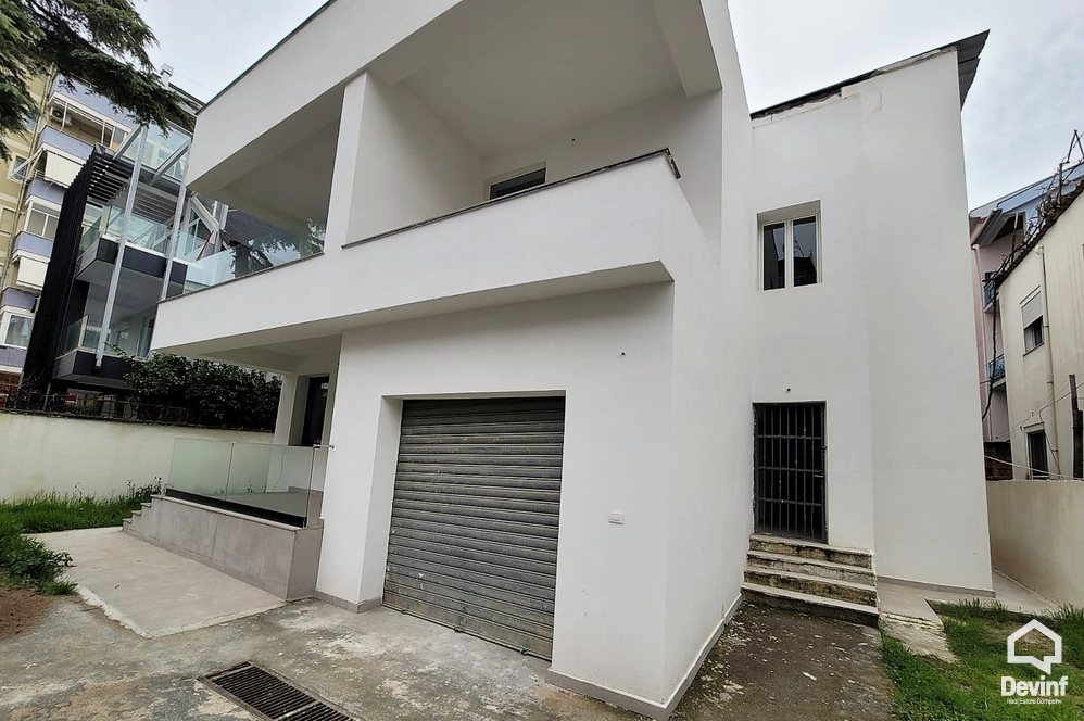 Tirane For Sale Villa Me shume se 4 dhoma House in a residential neighborhood of villas in Selite, Tirana Villa