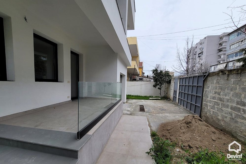 Tirane For Sale Villa Me shume se 4 dhoma House in a residential neighborhood of villas in Selite, Tirana Villa
