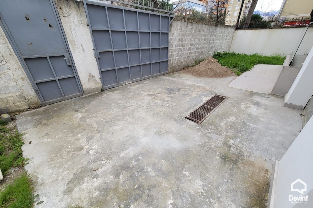 Tirane For Sale Villa Me shume se 4 dhoma House in a residential neighborhood of villas in Selite, Tirana Villa