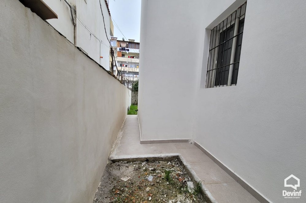 Tirane For Sale Villa Me shume se 4 dhoma House in a residential neighborhood of villas in Selite, Tirana Villa