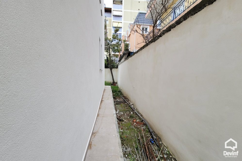 Tirane For Sale Villa Me shume se 4 dhoma House in a residential neighborhood of villas in Selite, Tirana Villa