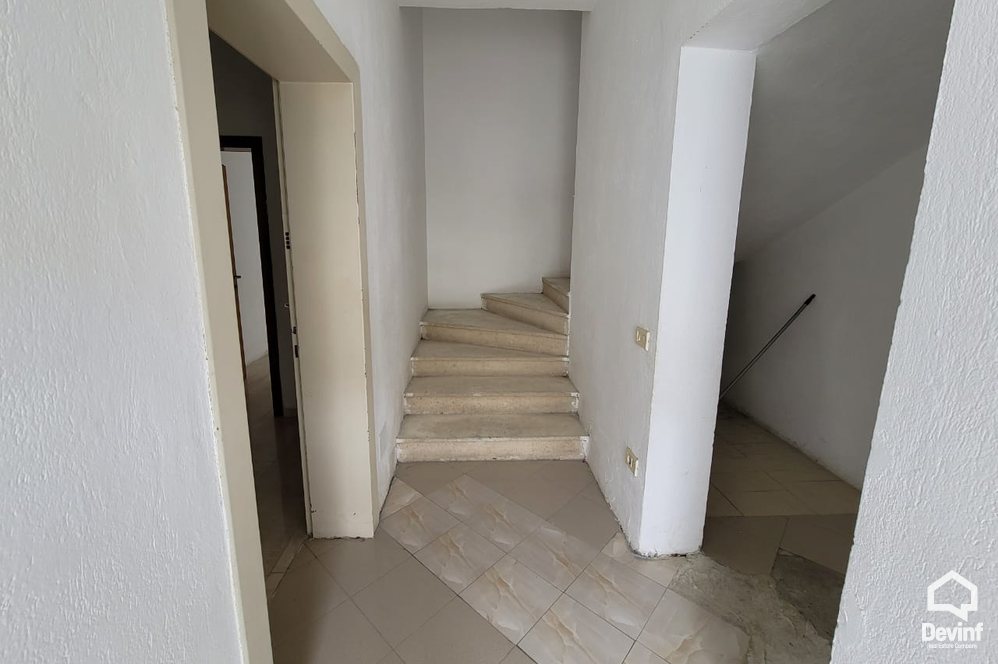 Tirane For Sale Villa Me shume se 4 dhoma House in a residential neighborhood of villas in Selite, Tirana Villa