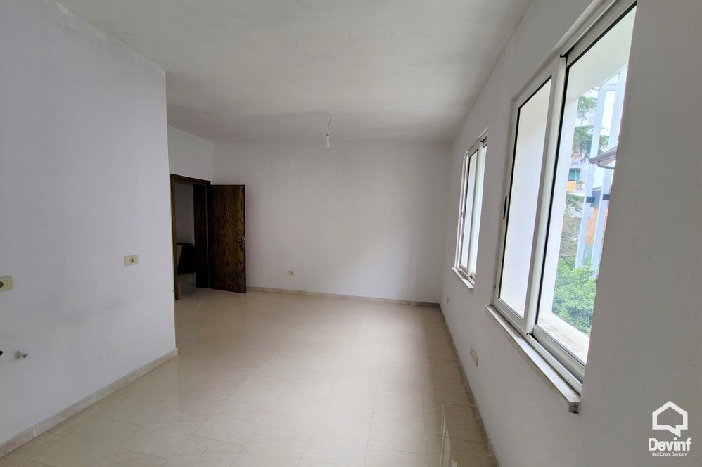 Tirane For Sale Villa Me shume se 4 dhoma House in a residential neighborhood of villas in Selite, Tirana Villa