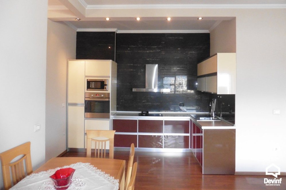 Tirane Qera Apartament 2+1+A Ne zonen e Bllokut apartament