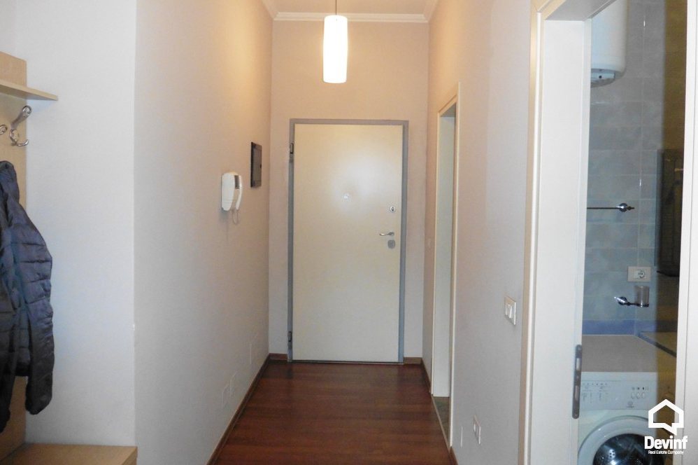 Tirane Qera Apartament 2+1+A Ne zonen e Bllokut apartament