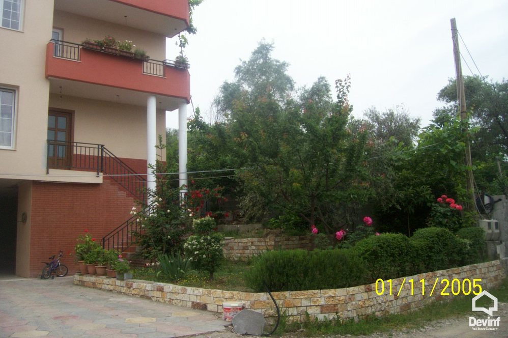 Tirane Shitje Vile 2+1+G Vila ndodhet ne Sauk apartament