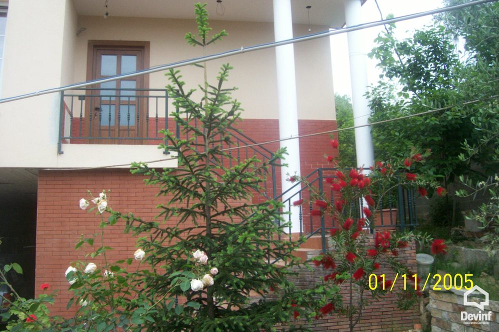 Tirane Shitje Vile 2+1+G Vila ndodhet ne Sauk apartament