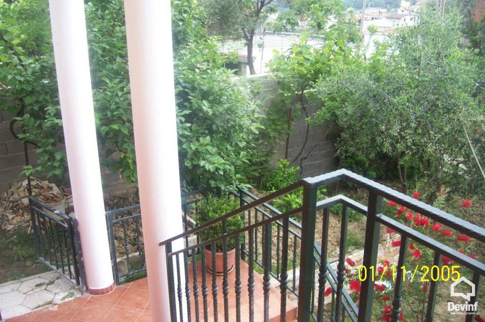 Tirane Shitje Vile 2+1+G Vila ndodhet ne Sauk apartament